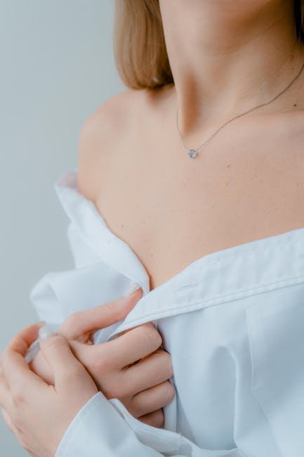 Minimalist Jewelry: The Subtle Art of Everyday Elegance